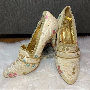Ellie Vintage Style Flower Heels - Size 9 (NWT)